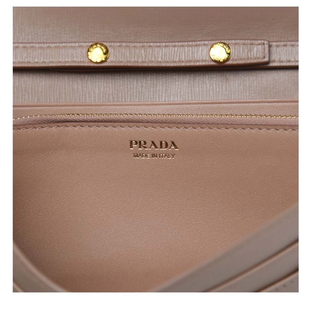 Authentic Beige Leather Clutch with Gold Chain - Picture 5 of 7